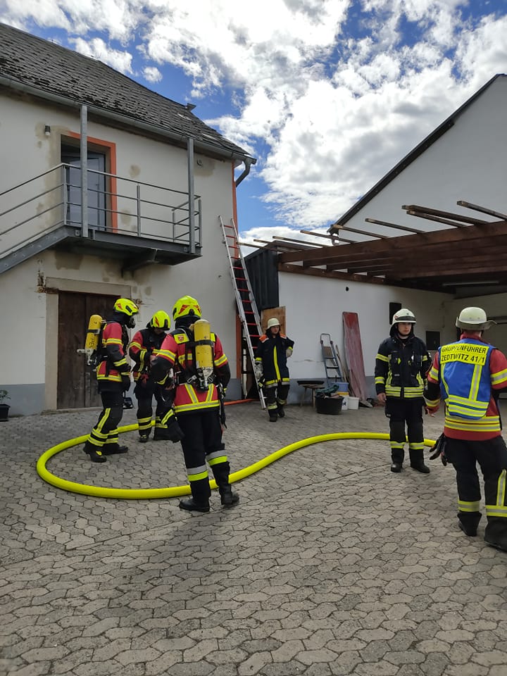 B3 – Brand Zimmer (Personen in Gefahr)